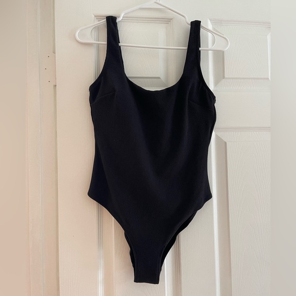 H&M black ribbed swim - Picture 4 of 6